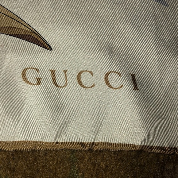 $209 AUTHENTIC GUCCI SILK SCARF GENTLY USED - Picture 3 of 7